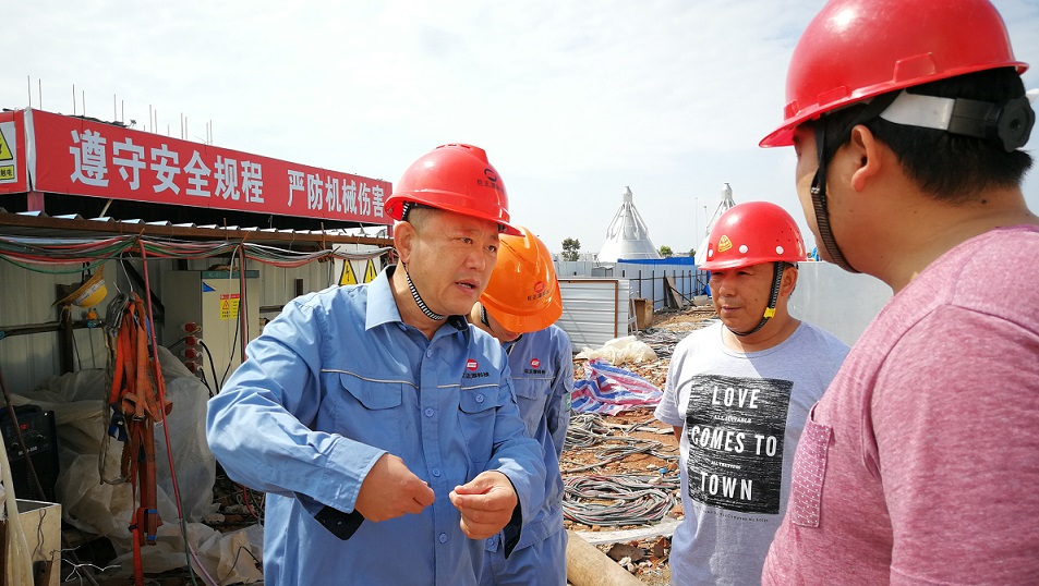 2018年5月2日，股份公司副總裁黃鐵民對(duì)科技公司項(xiàng)目現(xiàn)場(chǎng)進(jìn)行安全檢查.jpg
